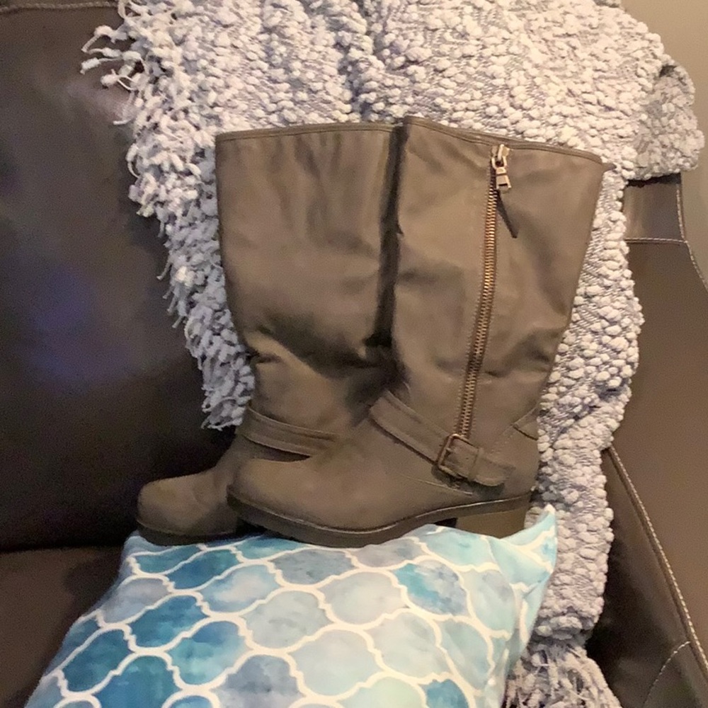 White Mountain Size 8.5 Stone Color Sueded Below the knee boots
